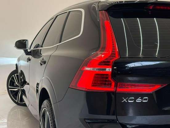 VOLVO-XC60-2018