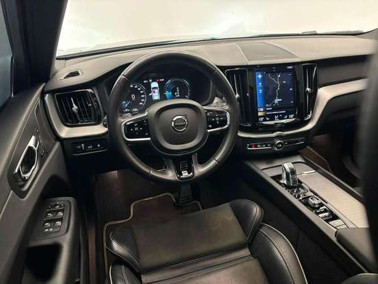 VOLVO-XC60-2018