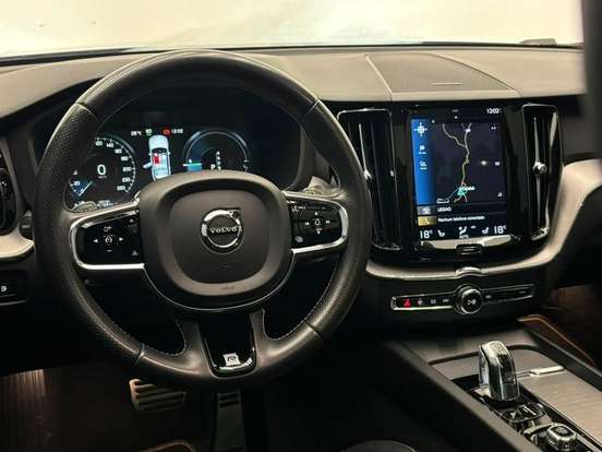 VOLVO-XC60-2018