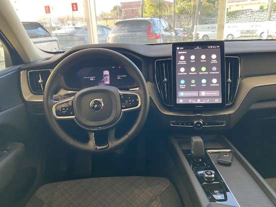 VOLVO-XC60-2025
