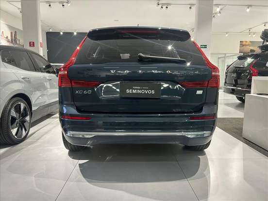 VOLVO-XC60-2022