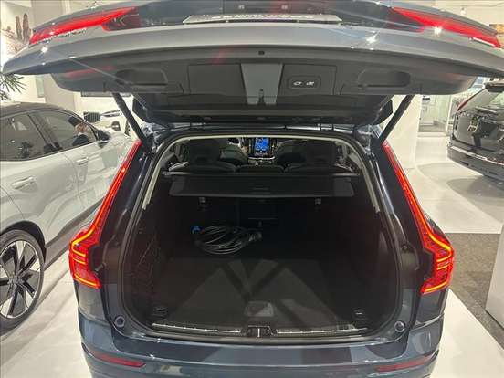 VOLVO-XC60-2022