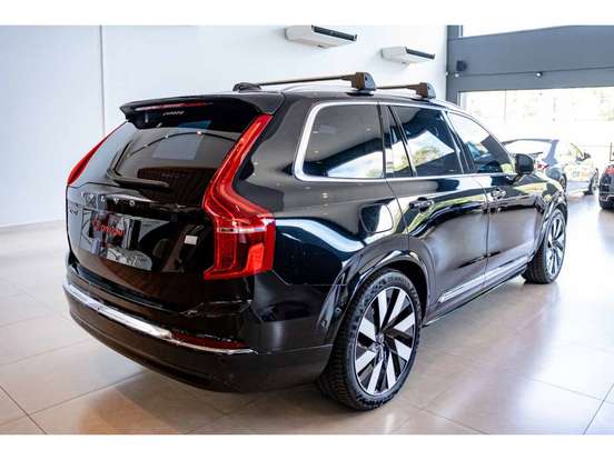 VOLVO-XC90-2022