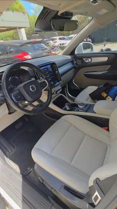 VOLVO-XC40-2020