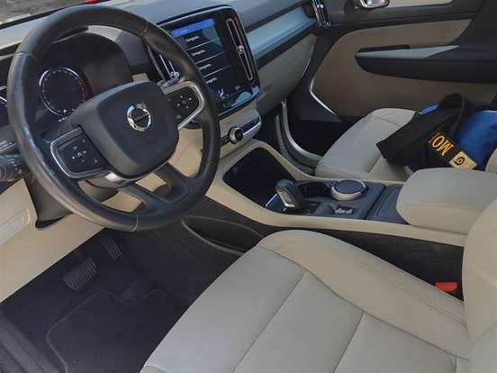 VOLVO-XC40-2.0 T4 GASOLINA MOMENTUM GEARTRONIC VOLVO-XC40-2020