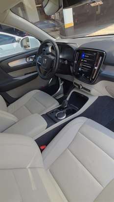 VOLVO-XC40-2020