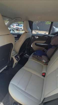 VOLVO-XC40-2020