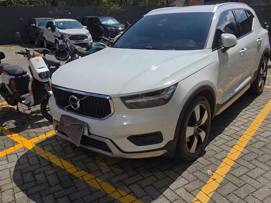 VOLVO-XC40-2.0 T4 GASOLINA MOMENTUM GEARTRONIC VOLVO-XC40-2020