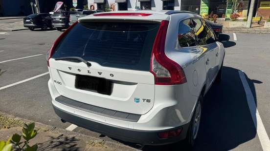 VOLVO-XC60-2012