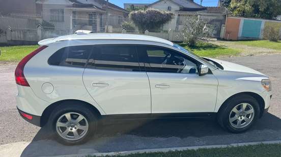 VOLVO-XC60-2012