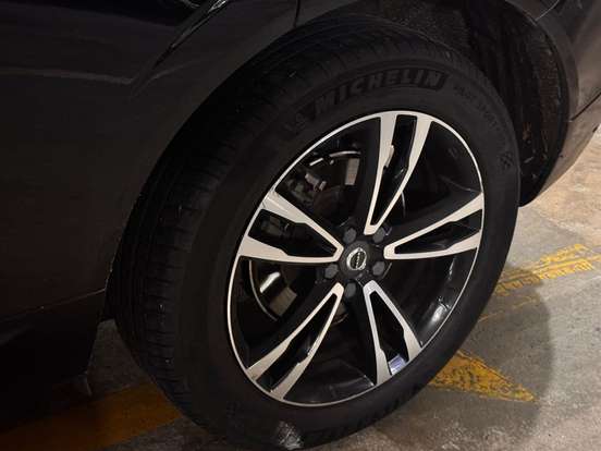 VOLVO-XC60-2.0 T5 GASOLINA MOMENTUM AWD GEARTRONIC VOLVO-XC60-2018