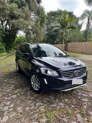 VOLVO XC60 2.4 D5 MOMENTUM DIESEL AWD 4P AUTOMÁTICO