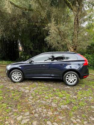 VOLVO-XC60-2.4 D5 MOMENTUM DIESEL AWD 4P AUTOMÁTICO VOLVO-XC60-2017