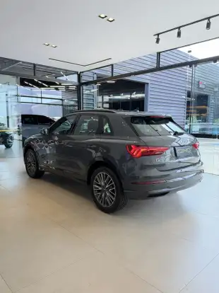 AUDI-Q3-2021