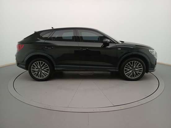AUDI-Q3-2023