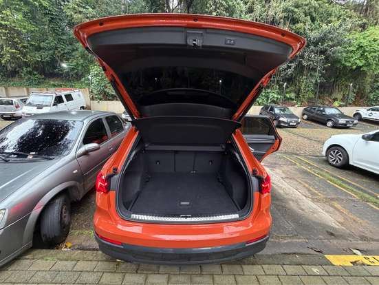 AUDI-Q3-2020