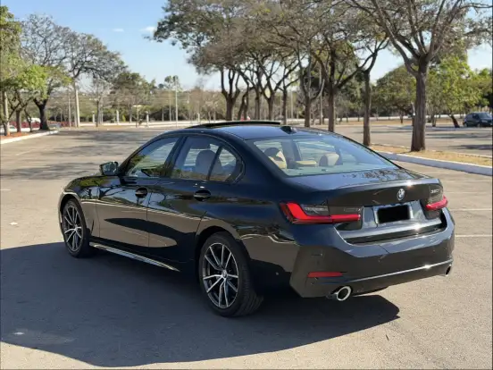 BMW-320i-2023