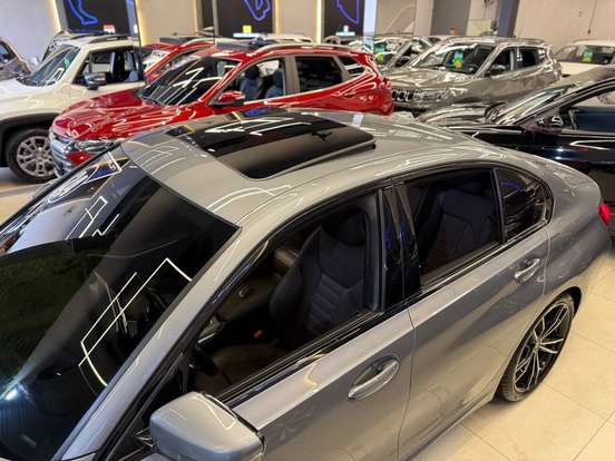 BMW-320i-2023