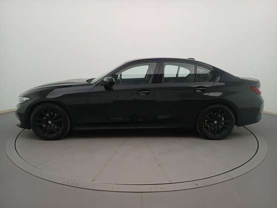 BMW-320i-2022