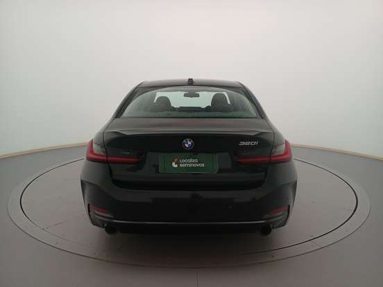 BMW-320i-2022