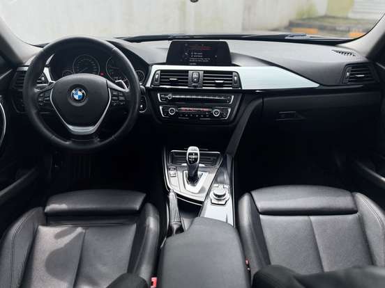 BMW-320i-2015