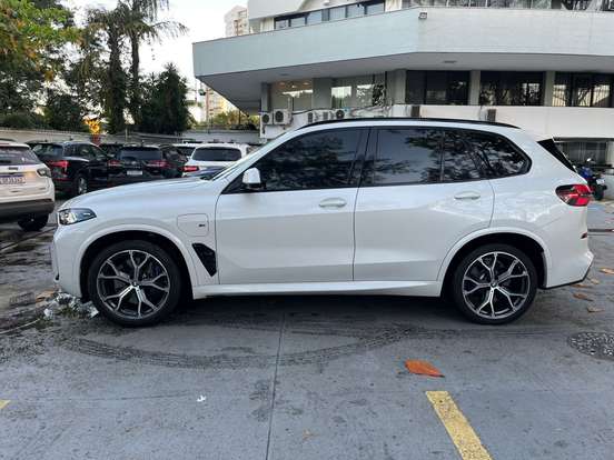 BMW-X5-3.0 I6 TURBO HÍBRIDO XDRIVE50E X-LINE AUTOMÁTICO BMW-X5-2023