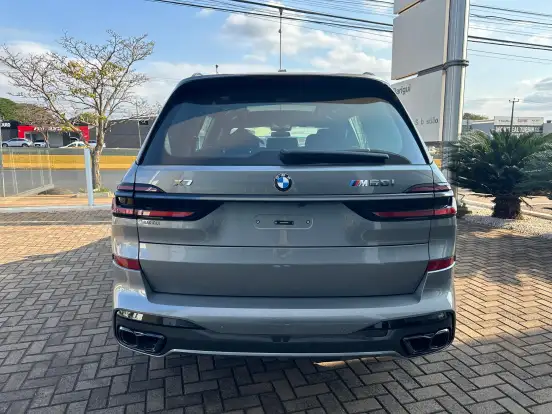 BMW-X7-2025