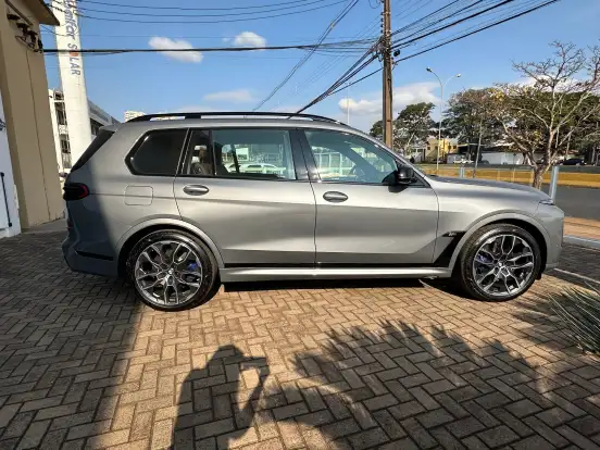 BMW-X7-2025