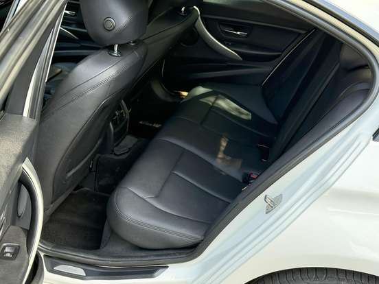 BMW-320i-2015