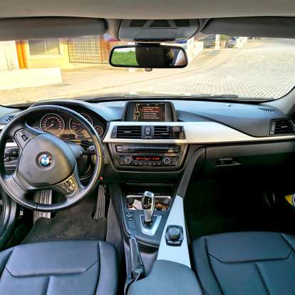BMW-320i-2013