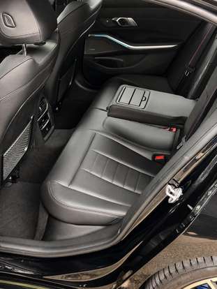 BMW-330e-2022
