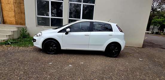 FIAT-PUNTO-2015