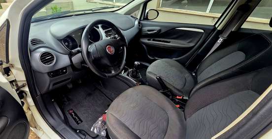 FIAT-PUNTO-2015