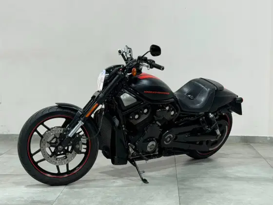 HARLEY-DAVIDSON V-ROD 10TH ANNIVERSARY EDITION 