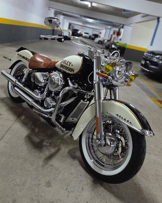 HARLEY-DAVIDSON SOFTAIL DELUXE 
