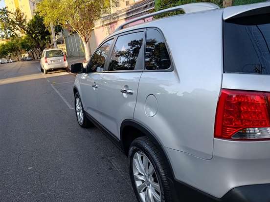 KIA-SORENTO-2.4 16V GASOLINA EX 7L AUTOMÁTICO KIA-SORENTO-2010