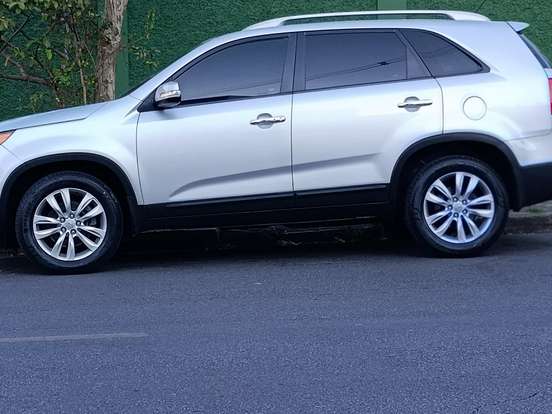 KIA-SORENTO-2.4 16V GASOLINA EX 7L AUTOMÁTICO KIA-SORENTO-2010