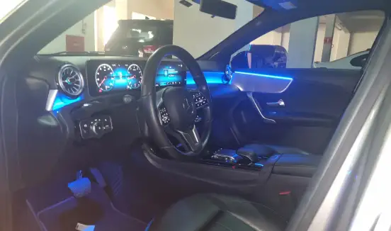 MERCEDES-BENZ-A 200-2020