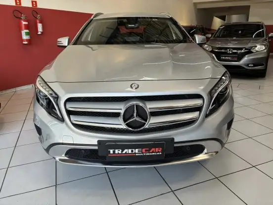 MERCEDES-BENZ-GLA 200-2016