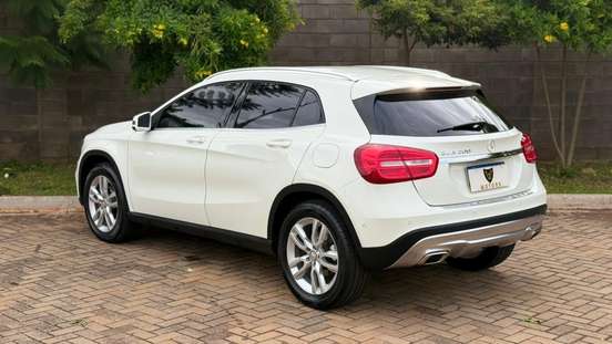 MERCEDES-BENZ-GLA 200-2015