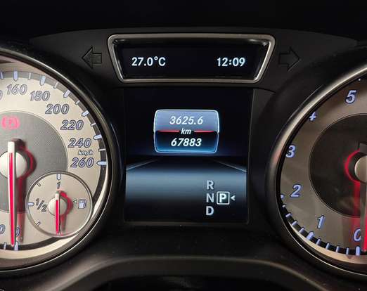 MERCEDES-BENZ-GLA 200-2016