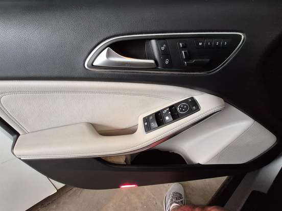 MERCEDES-BENZ-GLA 200-2016
