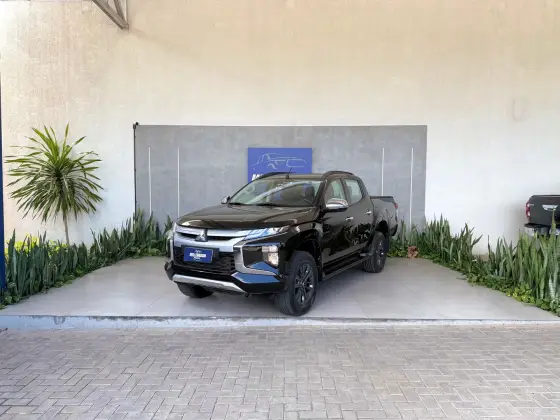 MITSUBISHI L200 TRITON 2.4 16V TURBO DIESEL SPORT HPE CD 4P 4X4 AUTOMÁTICO