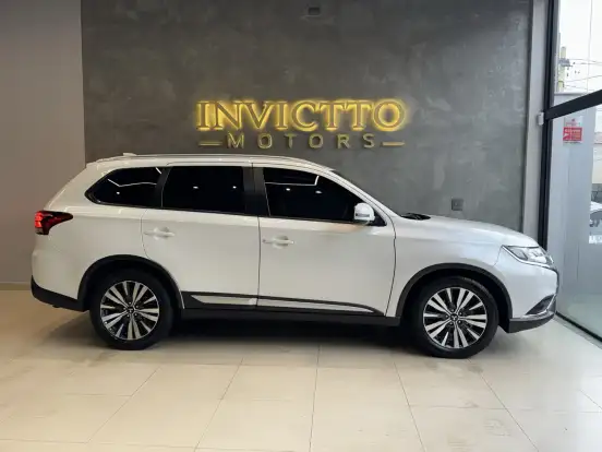 MITSUBISHI-OUTLANDER-2021