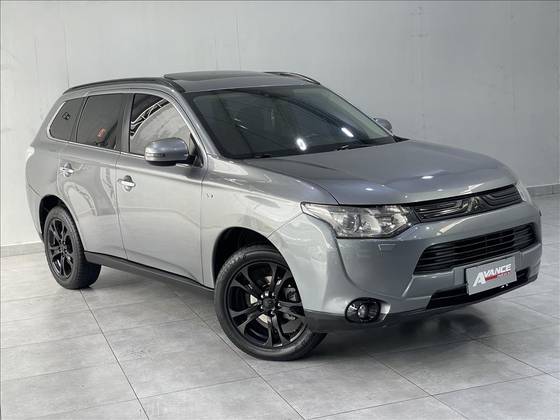 MITSUBISHI OUTLANDER 3.0 GT 4X4 V6 24V GASOLINA 4P AUTOMÁTICO