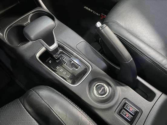 MITSUBISHI-OUTLANDER-2014