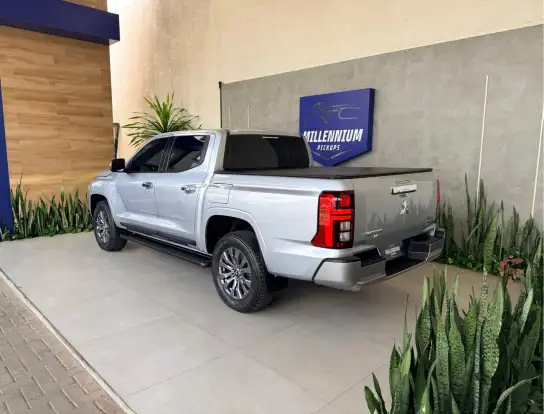 MITSUBISHI-TRITON-2025