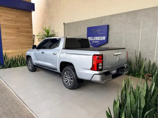 MITSUBISHI-TRITON-2.4 BITURBO DIESEL CD HPE 4X4 AUTOMÁTICO MITSUBISHI-TRITON-2025