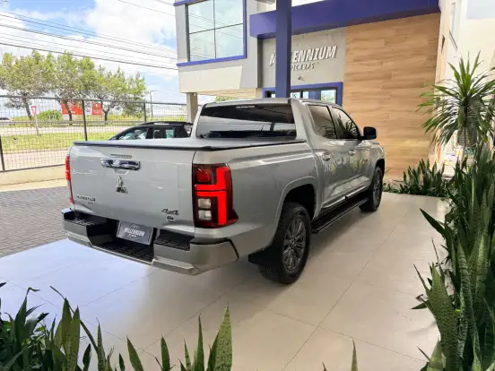 MITSUBISHI-TRITON-2.4 BITURBO DIESEL CD HPE 4X4 AUTOMÁTICO MITSUBISHI-TRITON-2025