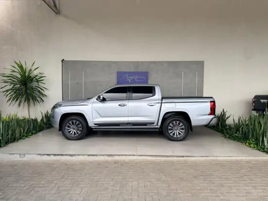 MITSUBISHI-TRITON-2.4 BITURBO DIESEL CD HPE 4X4 AUTOMÁTICO MITSUBISHI-TRITON-2025